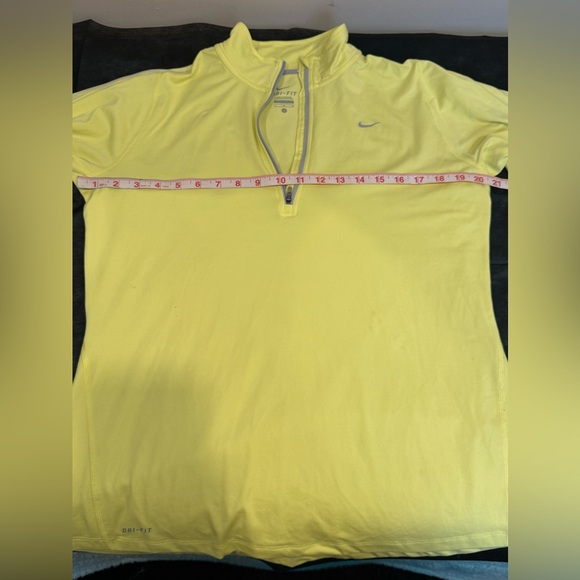 🔥Nike Yellow Long Sleeve Pullover Women’s Size L Like New🔥 - Picture 4 of 6